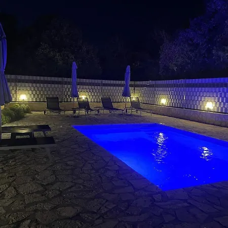 Niklas With 3 Bedrooms And Heated Pool Ubasico