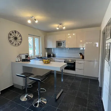 Niklas With 3 Bedrooms And Heated Pool Ubasico