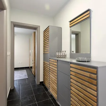 Niklas With 3 Bedrooms And Heated Pool Ubasico