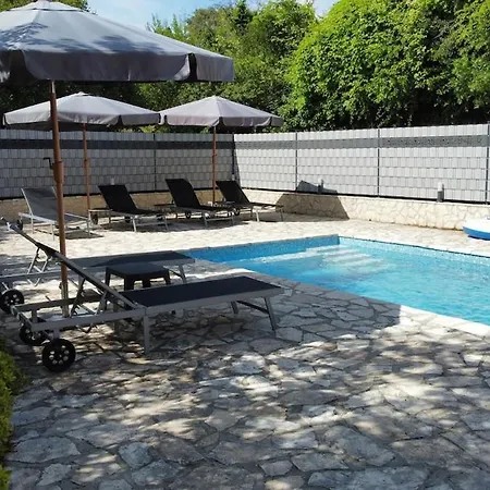 ヴィラ Niklas With 3 Bedrooms And Heated Pool Ubasico