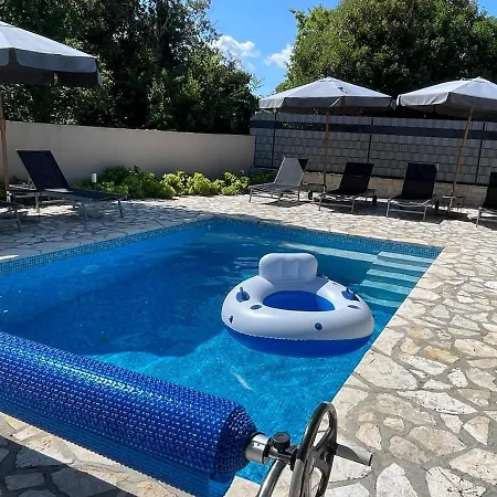 ヴィラ Niklas With 3 Bedrooms And Heated Pool